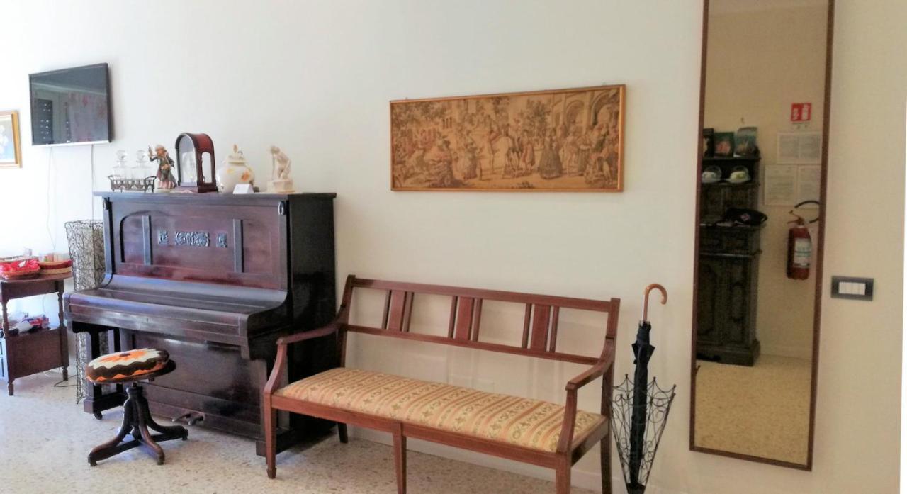 Le Rondini Bed & Breakfast Naples Exterior photo